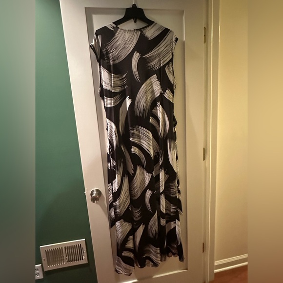 Roiii Maxi Dress - gently used, super cute, versatile, and comfy! - Picture 4 of 4